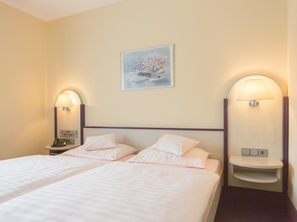 Stadt-Gut-Hotel Siegboot Siegen Extérieur photo