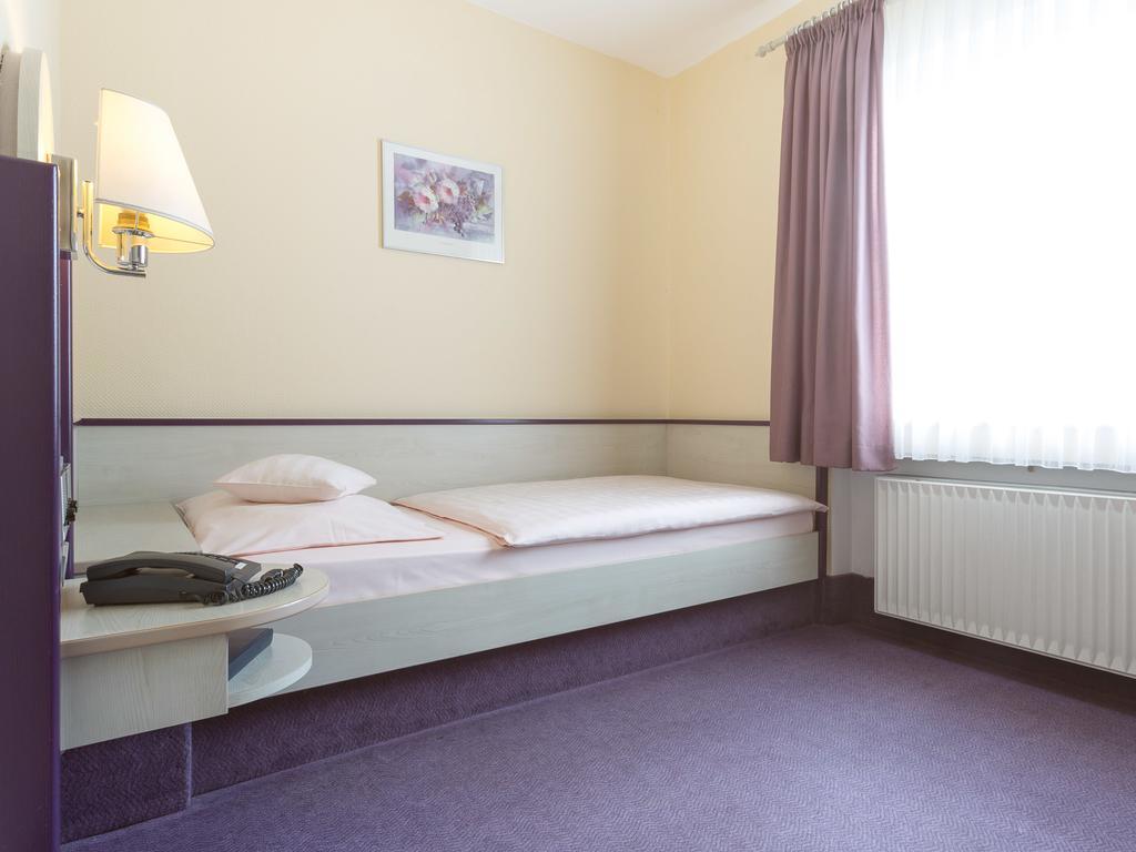 Stadt-Gut-Hotel Siegboot Siegen Extérieur photo