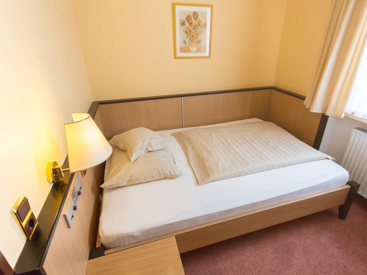 Stadt-Gut-Hotel Siegboot Siegen Extérieur photo